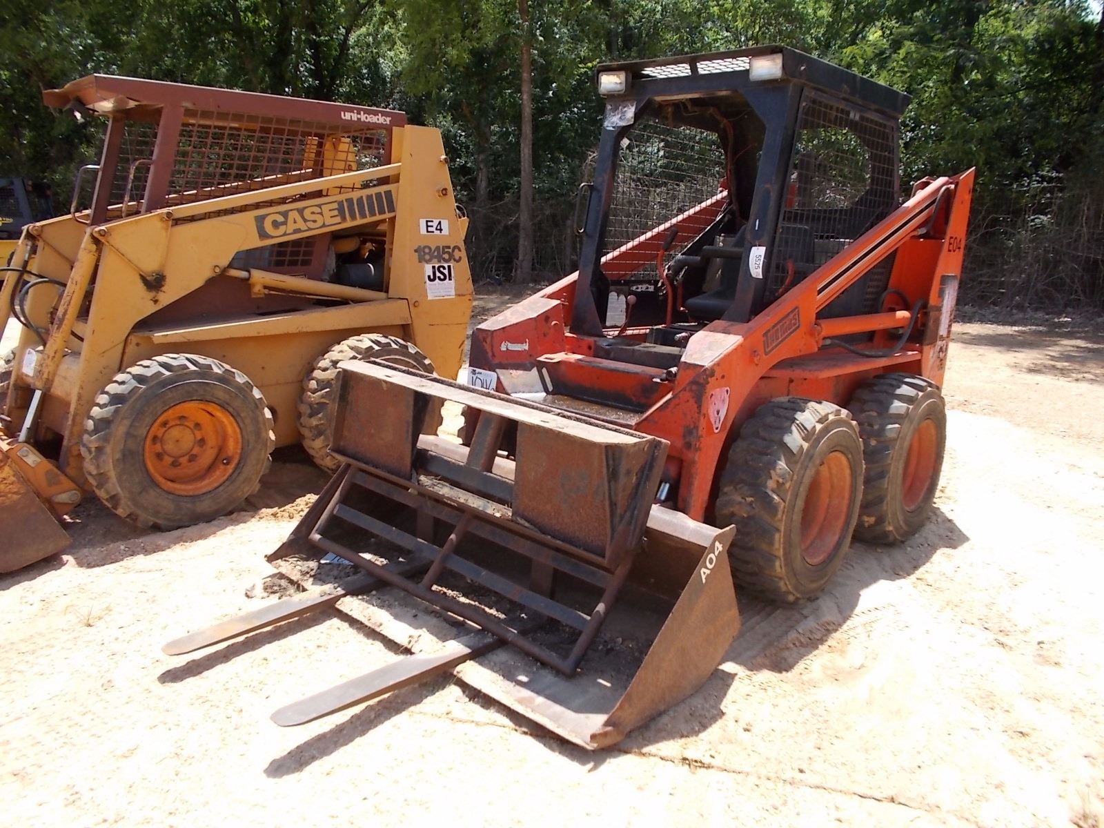 THOMAS 173HL SKID STEER LOADER, VIN/SNLK000403 WHEELED, GP BUCKET