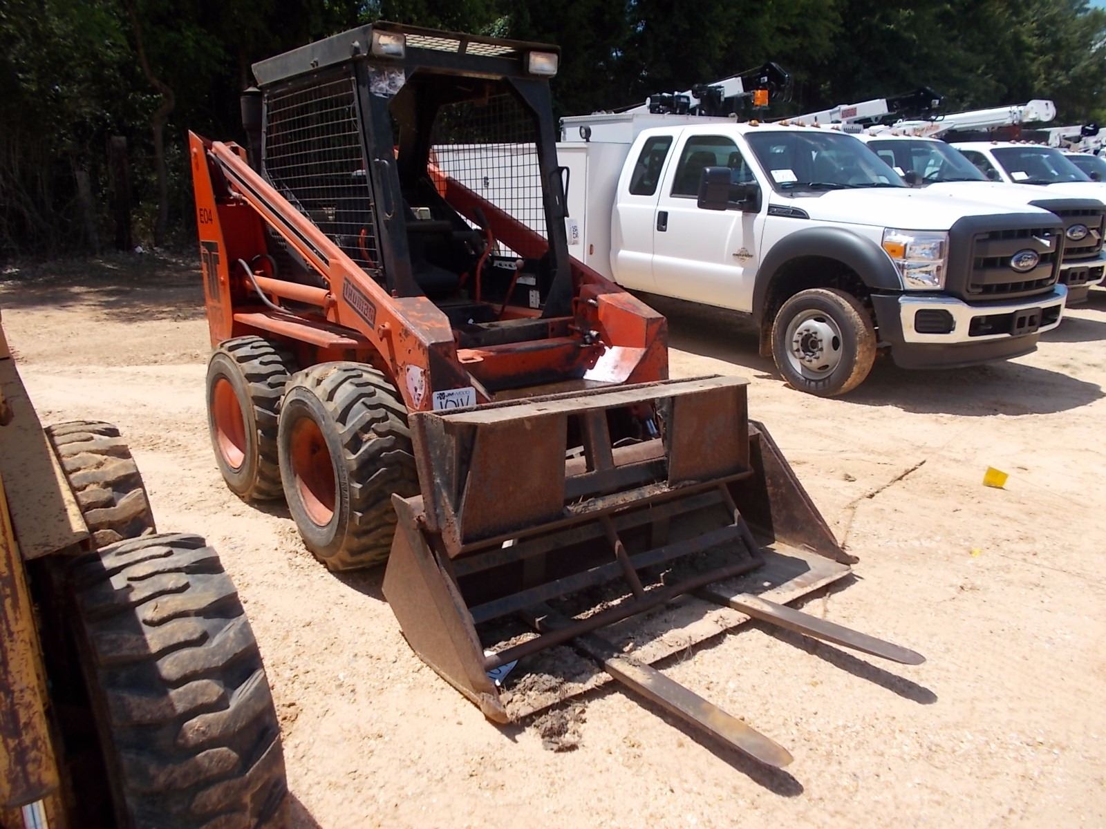 THOMAS 173HL SKID STEER LOADER, VIN/SNLK000403 WHEELED, GP BUCKET