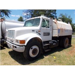 2001 INTERNATIONAL 4900 WATER TRUCK, VIN/SN:1HTSDAAR01H378468 - S/A, DT466E ENGINE, A/T, WATER TANK 