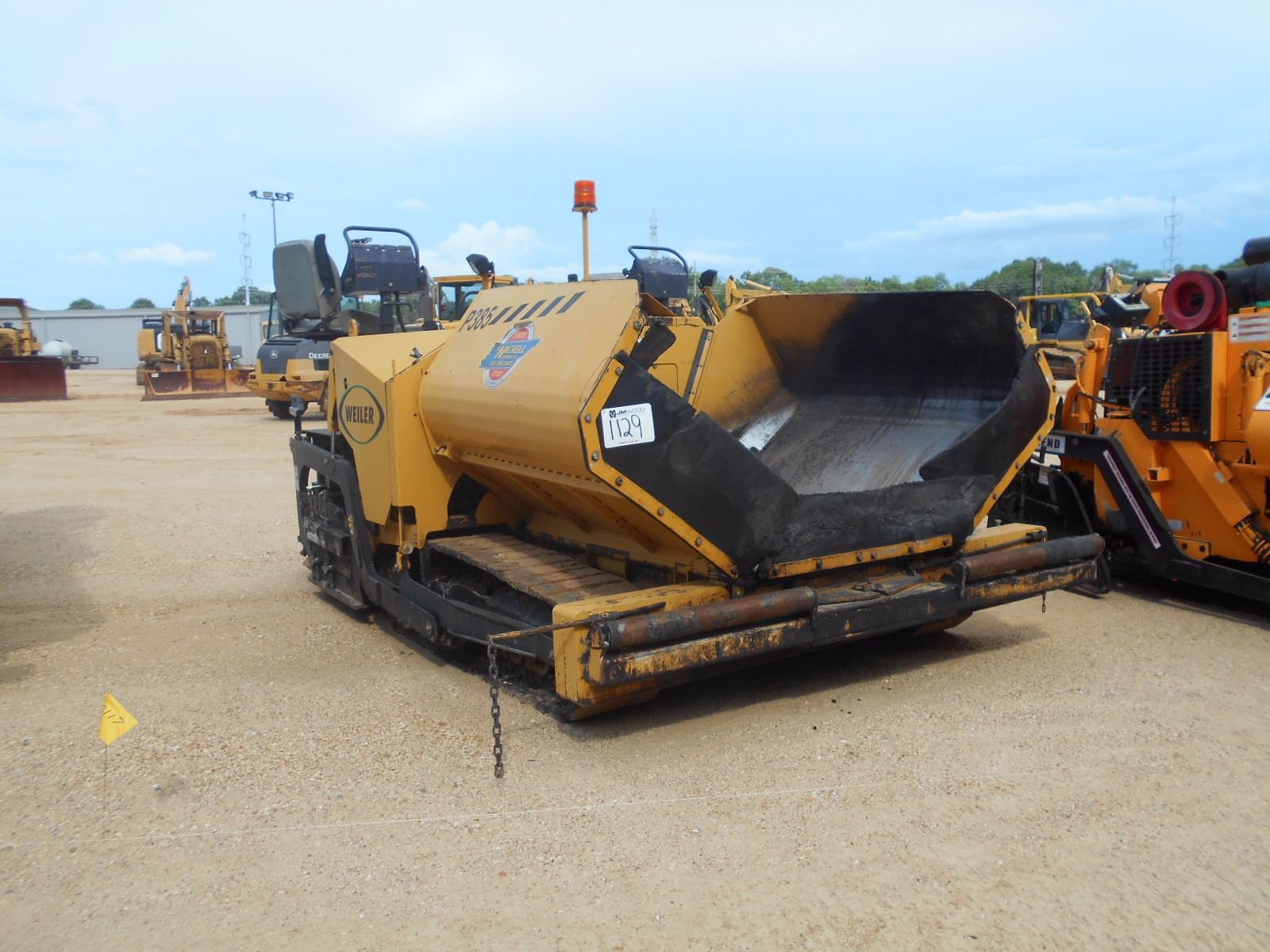 WEILER P385 PAVER VIN/SN:P355-1004 - DIESEL ENGINE, 8' STANDARD SCREED ...