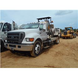 2004 FORD F750 ASPHALT TRUCK, VIN/SN:3FRX763344R590072 - 230 HP CAT DIESEL ENGINE, AUTO TRANS, 33000