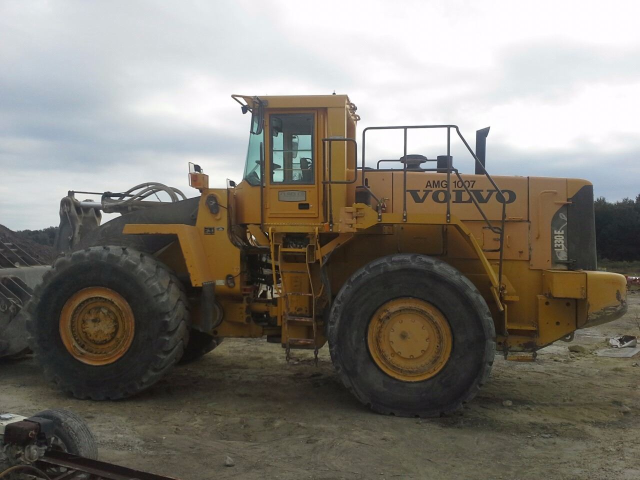2006 VOLVO L330 WHEEL LOADER, VIN/SNL330EV62332 GP BUCKET, ECAB W