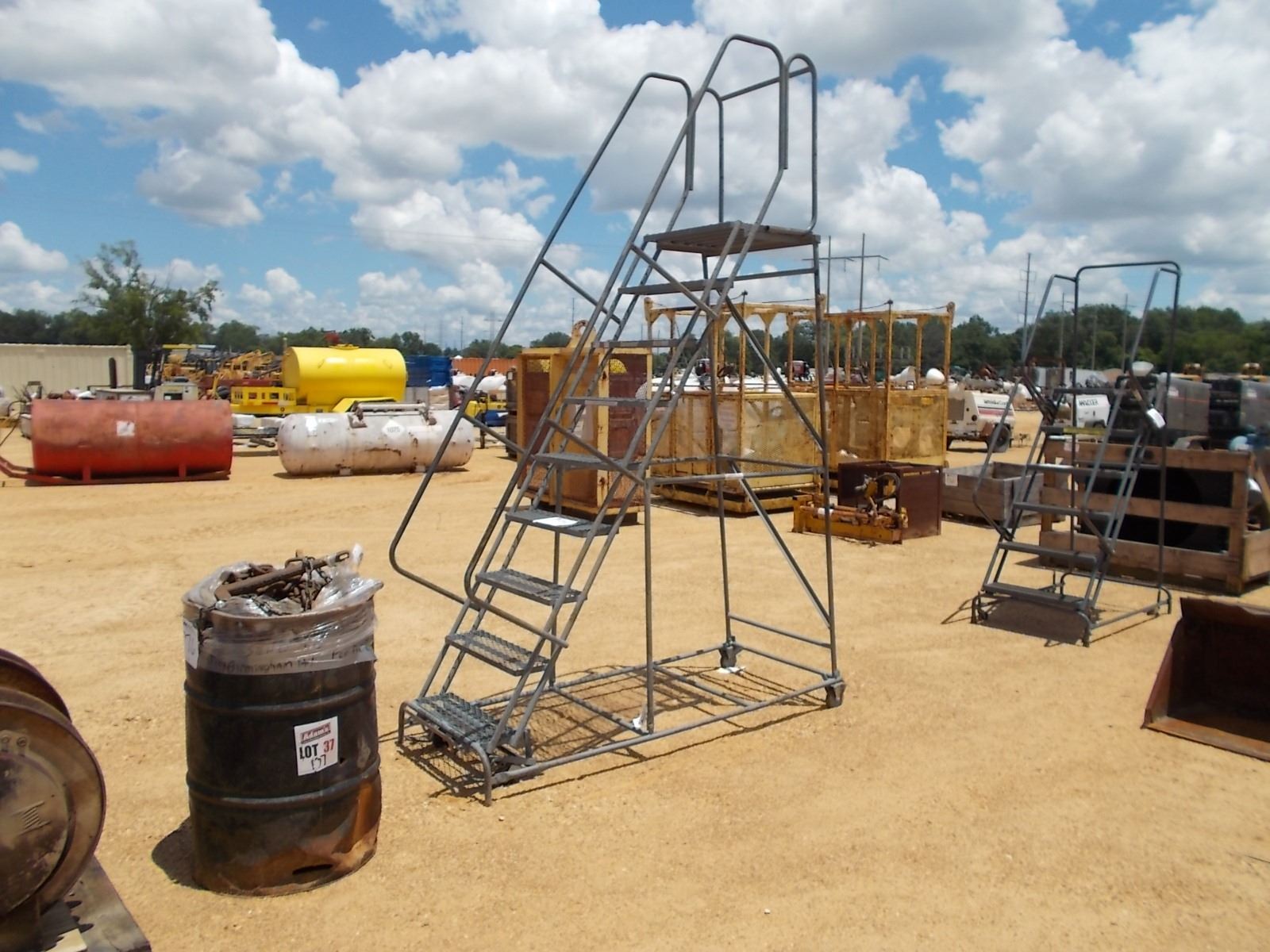 COTTERMAN ROLL AROUND LADDER