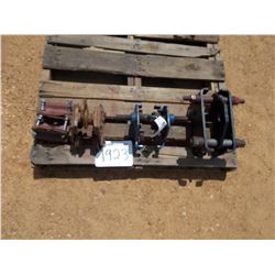 (3) RAIL TROLLEY & 1 RAIL CLAMP