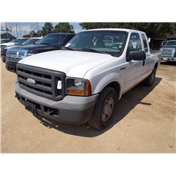 2005 FORD F250 PICKUP, VIN/SN:1FTNX20565EC07530 - EXTENDED CAB, GAS ENG, A/T, ODOMETER READING 258,2