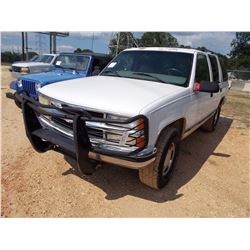 1999 CHEVROLET TAHOE SUV, VIN/SN:1GNEK13R0XJ444801 - 4X4, ENGINE, AUTO TRANS, ODOMETER READING 257,7