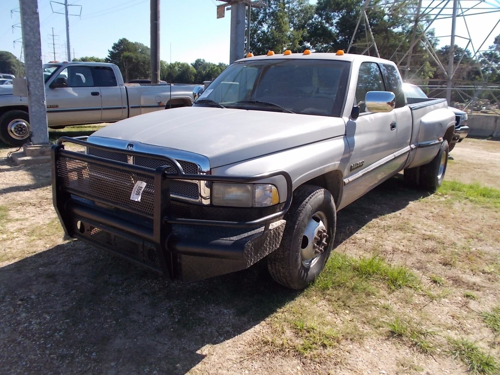 1997 DODGE  RAM  3500  DUALLY VIN SN 3B7MC33D3VM522828 EXT  1997 DODGE  RAM  3500  DUALLY VIN SN 3B7MC33D3VM522828 EXT