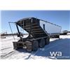 Image 3 : 2011 CASTLETON TRIDEM GRAIN/SAND TRAILER