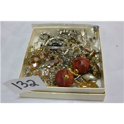 SMALL BOX OF ESTATE JEWELLRY