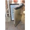 Image 1 : BLACK SILHOUETTE BAR FRIDGE