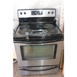 FRIGIDAIRE BLACK AND STAINLESS OVEN