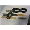 Image 1 : DRUMSTICKS AND TUNER/METRONOME