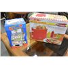 Image 1 : SLOT MACHINE BANK AND HOT DOG TOASTER