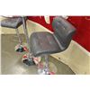 Image 2 : 3 PIECE GLASS BISTRO TABLE AND GREY LEATHER BAR STOOLS