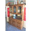 Image 2 : OAK BUFFET AND HUTCH