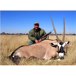 5-Day Namibia Gemsbok Hunt for (2) Hunters & (2) Non-Hunting Observers