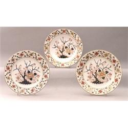 ASSEMBLED SET OF TWENTY-FOUR DERBY PORCELAIN PLATES, English. 19th Century. Mostly with printed...