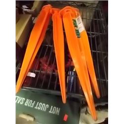 LOT OF LARGE GARDEN STAKES - 4 TTL