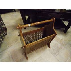 WICKER STYLE MAGAZINE HOLDER