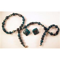 emerald green marbleized bead necklace