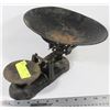 Image 1 : VINTAGE BALANCE SCALE