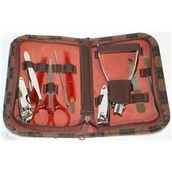 10 PIECE MANICURE SET IN CASE