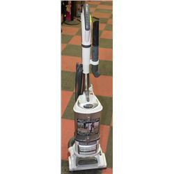 SHARK NAVIGATOR LIFT AWAY VACUUM CLEANER