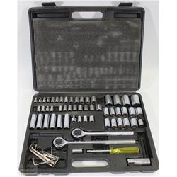 SOCKET SET IN CASE