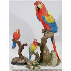 LOT OF 3 DECORATIVE RESIN FIGURINES OF PARROTS