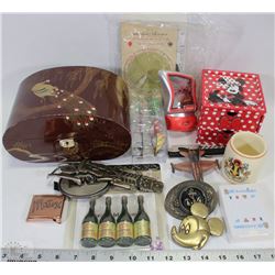 BOX WITH ASSORTED VINTAGE BELT BUCKLES INCL.