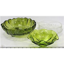 STACK OF VARIOUS VINTAGE GLASS BOWLS