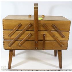 VINTAGE RETRACTABLE WOOD SEWING BOX
