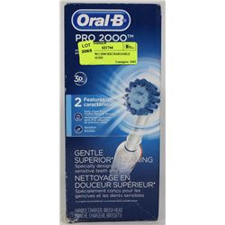 ORAL-B PRO 2000 RECHARGEABLE TOOTH BRUSH