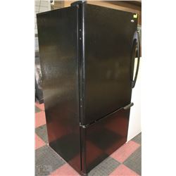 BLACK AMANA BOTTOM FREEZER FRIDGE