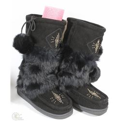 MOCCASIN BOOTS BLACK SIZE 10