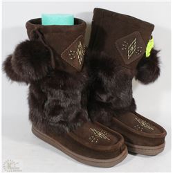 MOCCASIN BOOTS BROWN SIZE 8