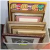 Image 1 : TOTE WITH ASSORTED FRAMED PICTURES