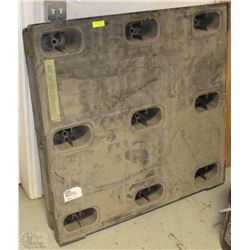 SPECIALTY PLASTIC SKID