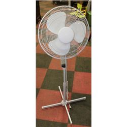 FLOOR FAN