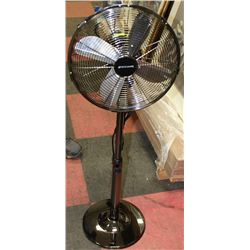 BIONAIRE METAL FLOOR LAMP