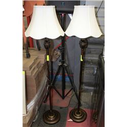 SET OF DECORATIVE METAL FLOOR STANDING