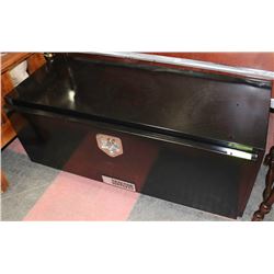 PAINTED LOCKING TRUCK BOX