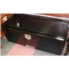 Image 1 : PAINTED LOCKING TRUCK BOX