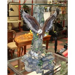 GLASS DECORATIVE AMERICAN EAGLE TABLE