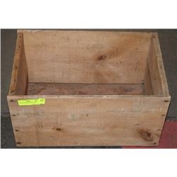 VINTAGE WOODEN APPLE BOX