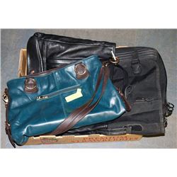 LOT WITH 2 LEATHER HANDBAGS INCL CALVIN KLEIN AND