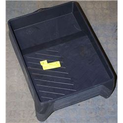 LOT OF 8 PLASTIC REUSABLE PAINT TRAYS