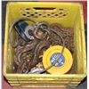 Image 1 : YELLOW CRATE W/1/2 TON CHAIN HOIST