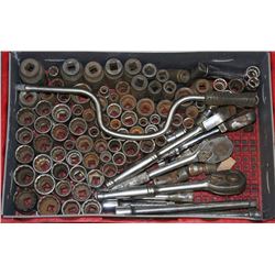 RED PLASTIC FLAT FULL OF 1/2"-DRIVE