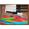 Image 1 : FLAT W/6-PC TOMODACHI KNIFE SET &